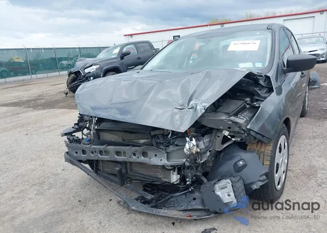 2016 Ford Focus S z USA, uszkodzony, nr VIN 1FADP3E26GL374152